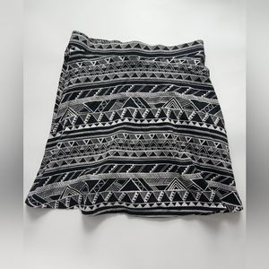 PINK Victoria's Secret Geometric Black & White Patterned Skirt 94% Cotton